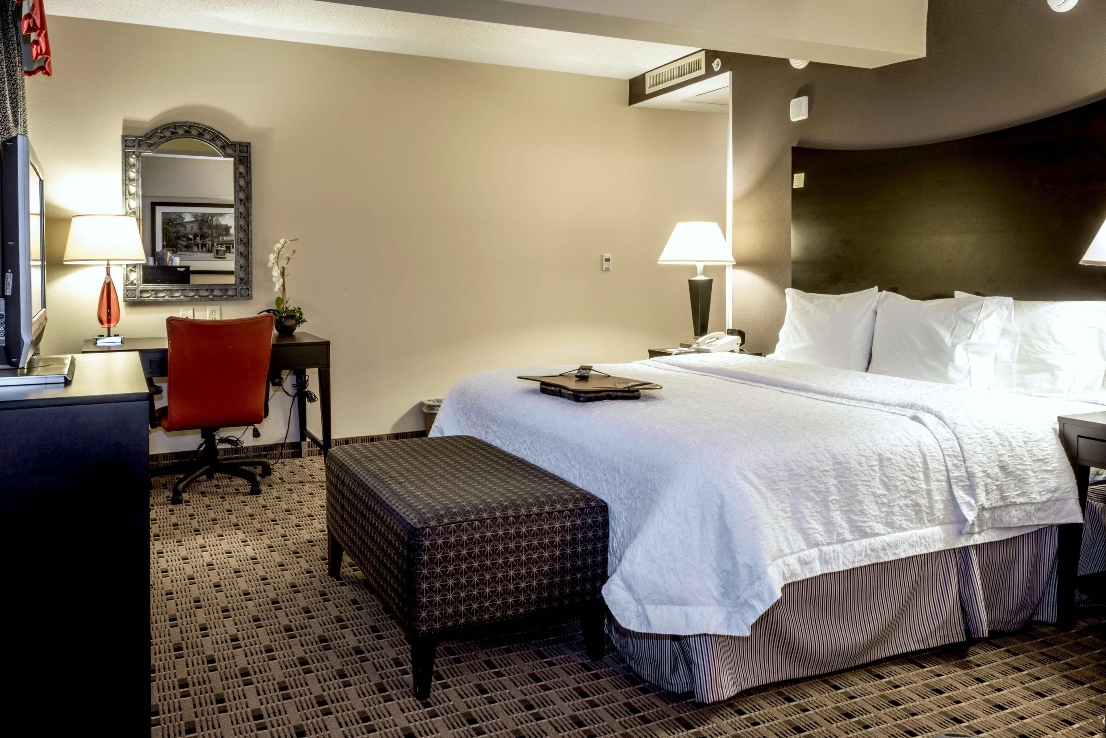 Hampton Inn & Suites Montgomery-Downtown Exteriör bild