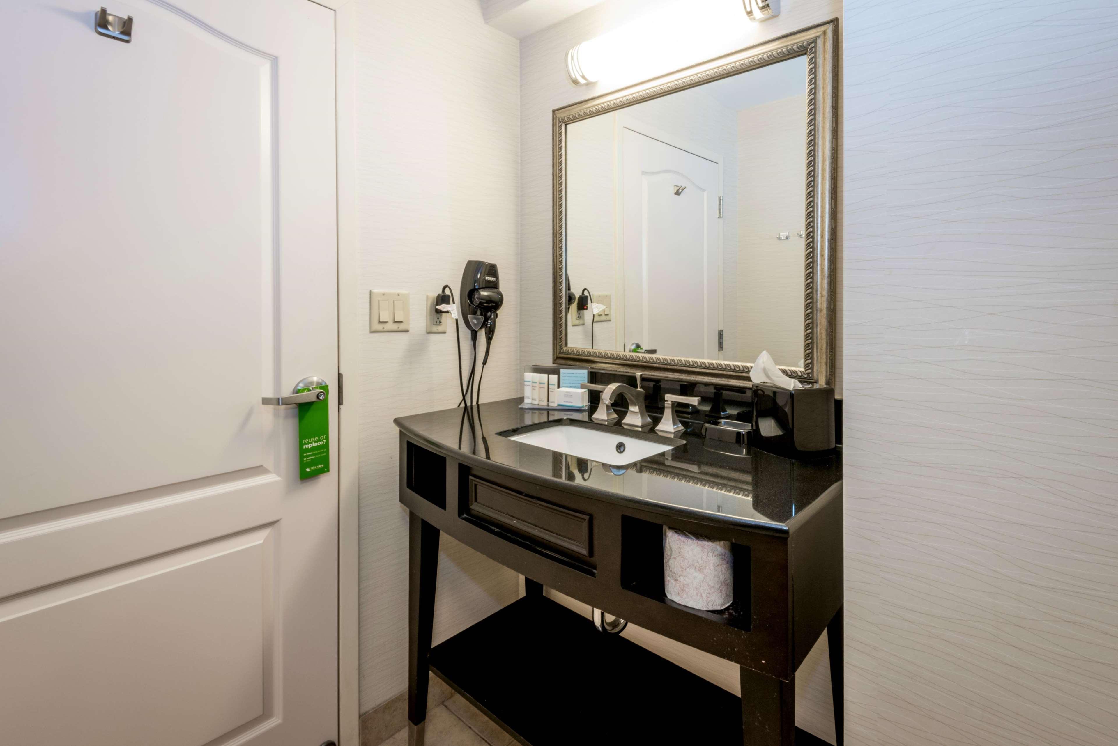 Hampton Inn & Suites Montgomery-Downtown Exteriör bild