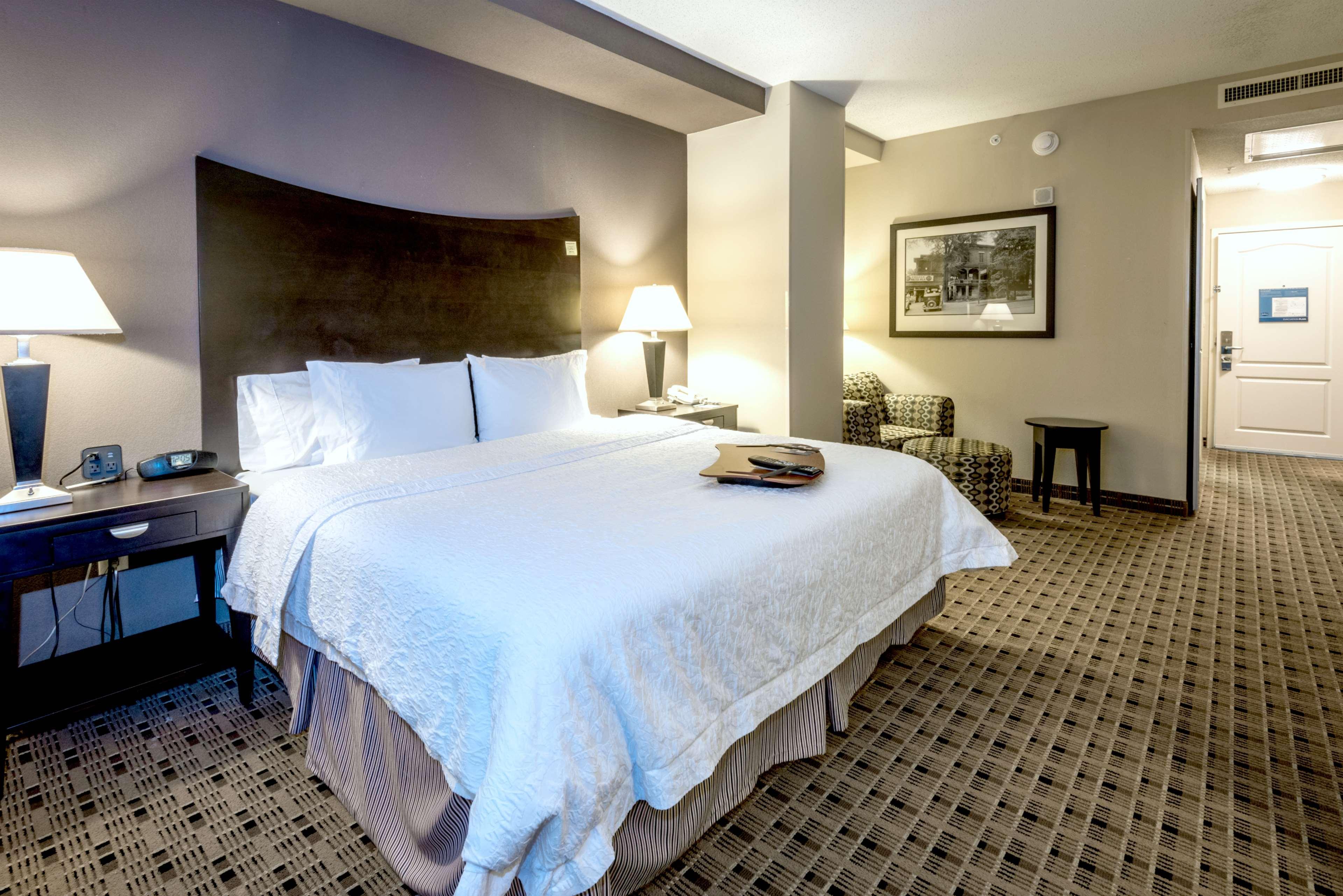 Hampton Inn & Suites Montgomery-Downtown Exteriör bild