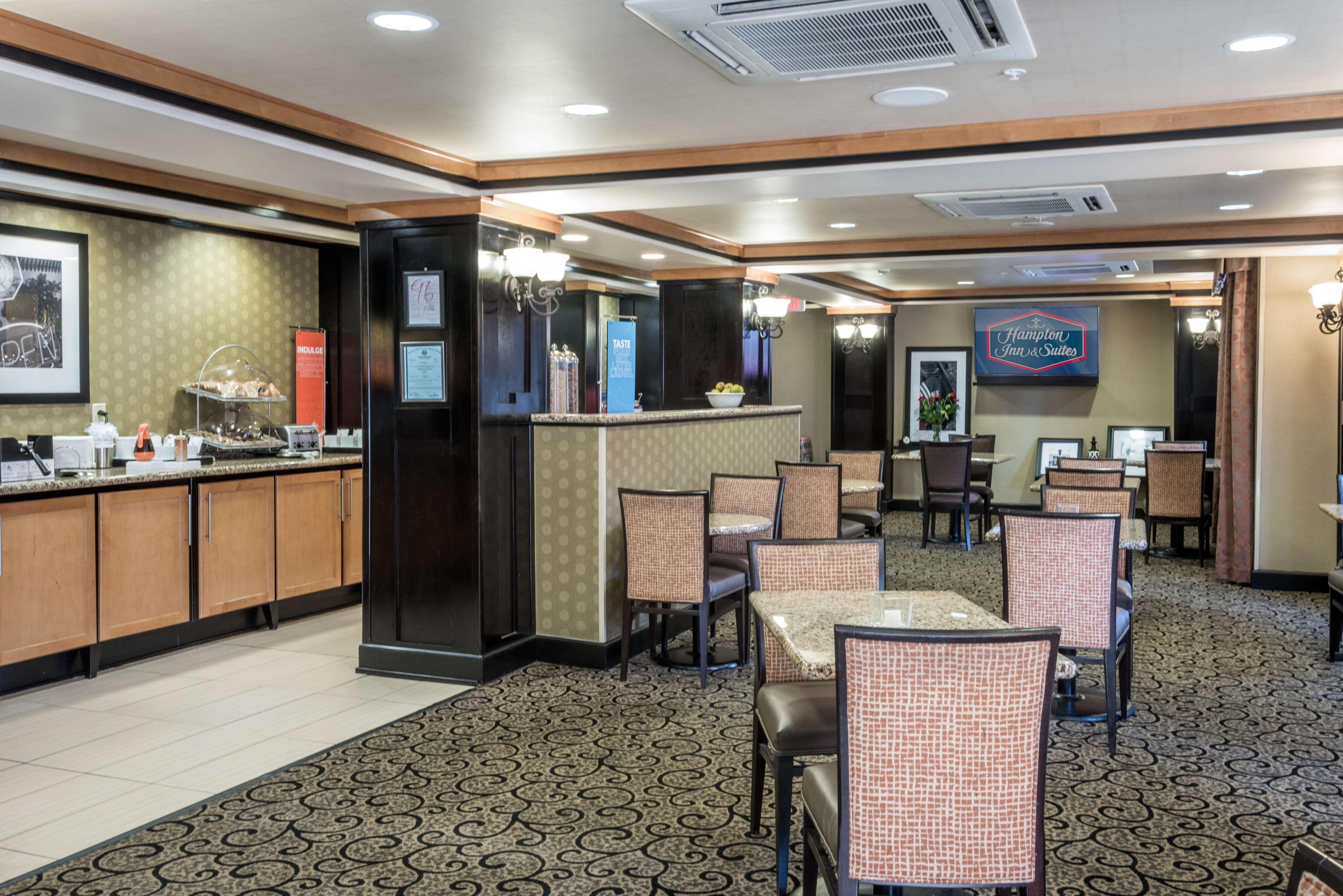 Hampton Inn & Suites Montgomery-Downtown Exteriör bild