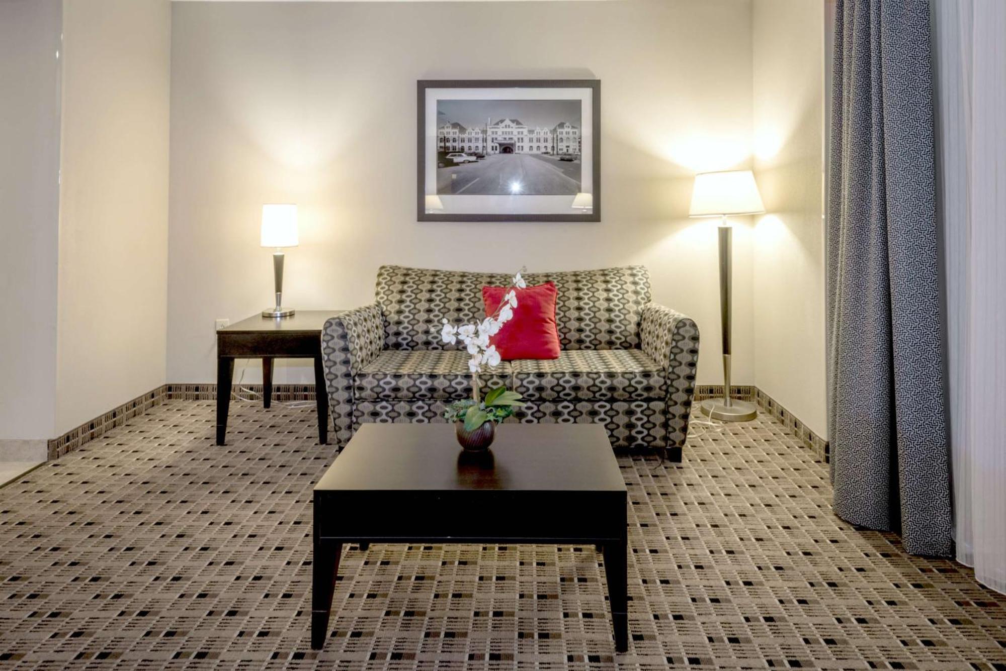 Hampton Inn & Suites Montgomery-Downtown Exteriör bild
