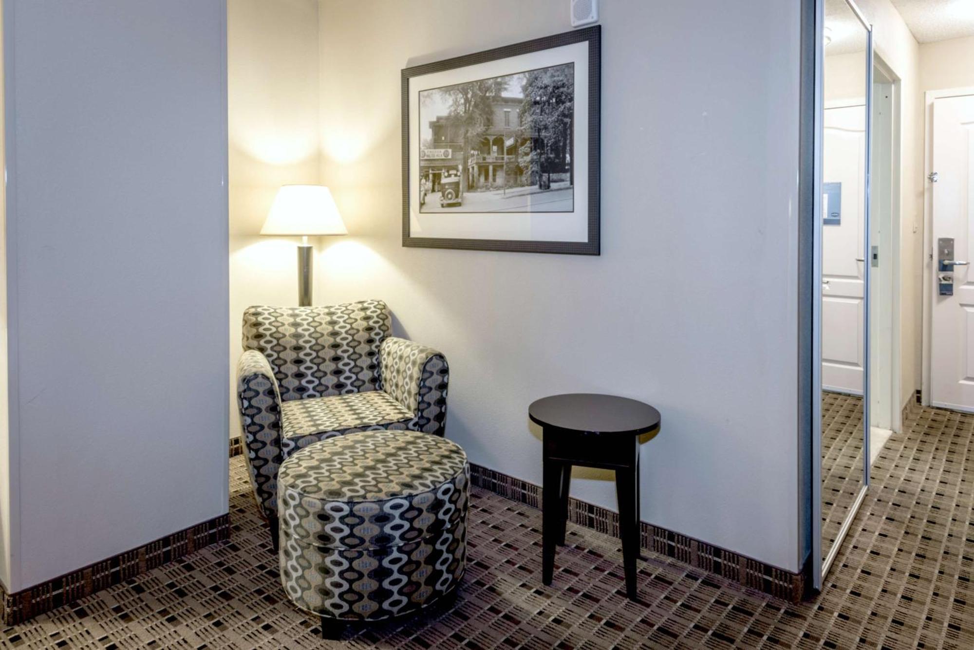 Hampton Inn & Suites Montgomery-Downtown Exteriör bild