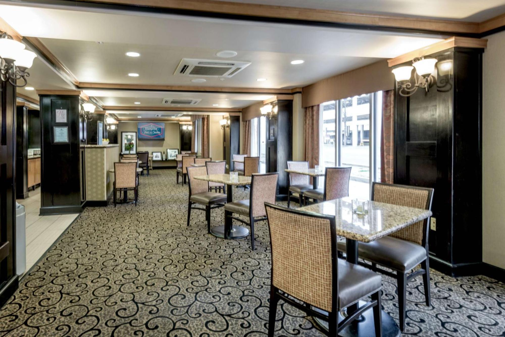 Hampton Inn & Suites Montgomery-Downtown Exteriör bild